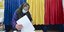 Ηλικιωμένη ρίχνει τη ψήφο της στην Ρουμανία