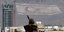 Στρατιώτης κοιτά τον Πενταδάκτυλο στην Κύπρο