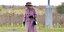 Η βασίλισσα Ελισάβετ με ροζ παλτό και καπέλο