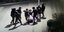 H στιγμή που τα μέλη της συμμορίας ξυλοφορτώνουν τον μαθητή στο Παρίσι