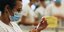 Νοσοκόμα στη Βραζιλία με σύριγγα του εμβολίου