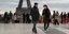 Πολίτες στη Γαλλία με μάσκες για τον κορωνοϊό