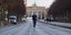 Ανδρας τρέχει στο κέντρο του Βερολίνου