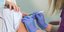 εμβολιασμος μπλε γαντια