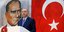 Ο Ερντογάν με φόντο την τουρκική σημαία και πορτρέτο του Κεμάλ