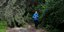 Γυναίκα κάνει jogging στο άλσος Ιλισίων