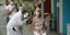 Ηλικιωμένη κάνει εμβόλιο για τον κορωνοϊό στην Βραζιλία