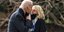 Ο Τζο Μπάιντεν με την σύζυγό του, Τζιλ φιλιούνται