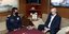 Ο Κυβερνήτης της φρεγάτας «Λήμνος», Αντιπλοίαρχος Ιωάννης Σαλιάρης Π.Ν. και ο Διευθύνων Σύμβουλος της ΔΕΔΑ, Μάριος Τσάκας, κατά τη διάρκεια της συνάντησής τους