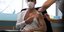 O υπουργός Υγείας της Γαλλίας, Ολιβιέ Βεράν, εμβολιάζεται 