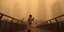 Κάτοικος του Πεκίνου σε πεζογέφυρα το πρωί εν μέσω σφοδρής αμμοθύελλας