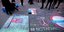 Μηνύματα για τα θύματα τρομοκρατίας στην πλατεία Τραφάλγκαρ του Λονδίνου στη Βρετανία