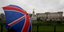 Ομπρέλα στα χρώματα της βρετανικής σημαίας στο Λονδίνο