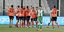 Οι ποδοσφαιριστές του ΠΑΣ Γιάννινα πανηγυρίζουν στην Λεωφόρο