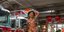 Πυροσβέστες ποζάρουν με σέξι μοντέλο μέσα στο σταθμό τους στη Νέα Υόρκη/Φωτογραφία: Instagram/iamverasmirnova