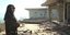 Η Ζωζώ Σαπουντζάκη στα ερείπια του σπιτιού της στην Κινέτα 