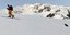 Γάτα ανεβαίνει στην κορυφή ελβετικού βουνού με δύο πεζοπόρους
