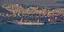 Φορτηγό πλοίο της Cosco στο λιμάνι του Πειραιά