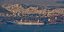 Φορτηγό πλοίο της Cosco στο λιμάνι του Πειραιά