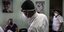 ιατρικό προσωπικό με μάσκα σε εμβολιαστικό κέντρο στην Κούβα