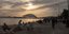 Δειλινό με κόσμο στην παραλία του Αλίμου
