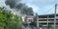 Πυκνοί μαύροι καπνοί από φωτιά σε κτίριο στην Καλογρέζα Νέας Ιωνίας