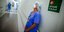 Γιατρός στη Βραζιλία σε απόγνωση με την πλάτη στον τοίχο και το κεφάλι ψηλά
