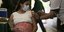 γυναίκα έγκυος κάνει εμβόλιο για κορωνοϊό