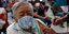 Γιαγιά κάνει εμβόλιο στο Μεξικό και κλείνει τα μάτια