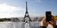 Παρίσι: Η οπτική ψευδαίσθηση που κάνει τον Πύργο του Άιφελ να... στέκεται πάνω από ένα φαράγγι