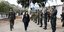 Κατερίνα Σακελλαροπούλου μπροστά από στρατιώτες με όπλα στο Άστρος