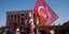 Πολίτες με σημαίες της Τουρκίας στην Άγκυρα