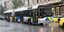 λεωφορείο με βροχή και κίνηση στους δρόμους