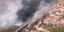 Στήλες μαύρου καπνού από τις πυρκαγιές στα περίχωρα της Κατάνης στη Σικελία 