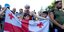 Διαδηλωτές με τη σημαία της χώρας του στους δρόμους της Γεωργίας