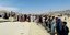Αφγανοί περιμένουν στο αεροδρόμιο της Καμπούλ