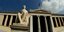 Το άγαλμα του Καποδίστρια έξω από το κεντρικό κτίριο του Πανεπιστημίου Αθηνών
