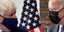 Μπάιντεν Τζόνσον μάσκες κοιτάζονται αμερικανική σημαία
