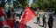 Κοπέλα με τη σημαία της Τουρκίας στα χέρια, στην Άγκυρα