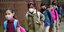 Παιδάκια με μάσκα και τηρώντας αποστάσεις σε σχολείο του Νιου Τζέρσι