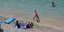 Λουόμενοι στην παραλία Αρβανιτιάς στο Ναύπλιο