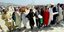 πολίτες στα σύνορα με συρματοπλέγματα Αφγανιστάν