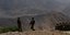 στρατιώτες με όπλα στα σύνορα στο Αφγανιστάν