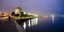 Η φωταγωγεμένη παραλία Θεσσαλονίκης με φόντο τον Λευκό Πύργο