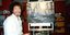 Ο διάσημος ζωγράφος Μπομπ Ρος με τα εμβληματικά φουντωτά μαλλιά του