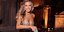 Το διάσημο μοντέλο Χάιντι Κλουμ κόβει ένα τεράστιο πανετόνε