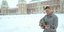 Δημήτρης Κατσιούρας, παίζει μπουζούκι στην παγωμένη Μόσχα 