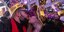 Ζευγάρι υποδέχεται την έλευση του 2022 στη Νέα Υόρκη με ένα φιλί 