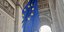 Η σημαία της ΕΕ ανεμίζει στην Αψίδα του Θριάμβου