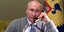 Ο Βλαντιμίρ Πούτιν μιλά στο τηλέφωνο